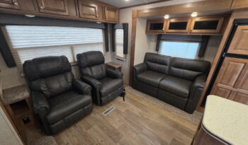 2019 Forest RiverSignature Ultra Lite Rockwood 8329SS full