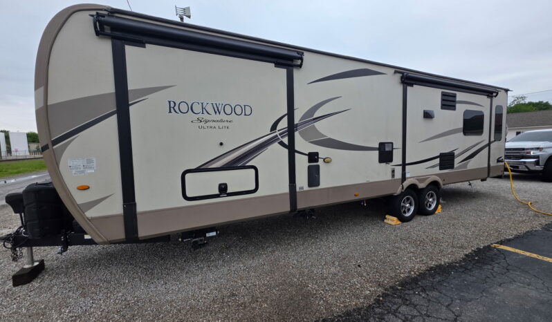 2019 Forest RiverSignature Ultra Lite Rockwood 8329SS full