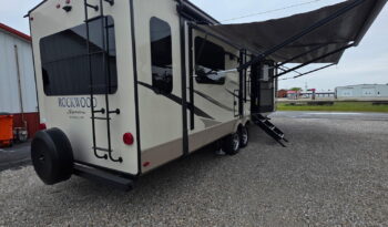 2019 Forest RiverSignature Ultra Lite Rockwood 8329SS full